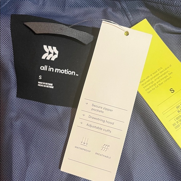 NWT All In Motion Rain Lightweight Jacket Size S - Picture 11 of 14